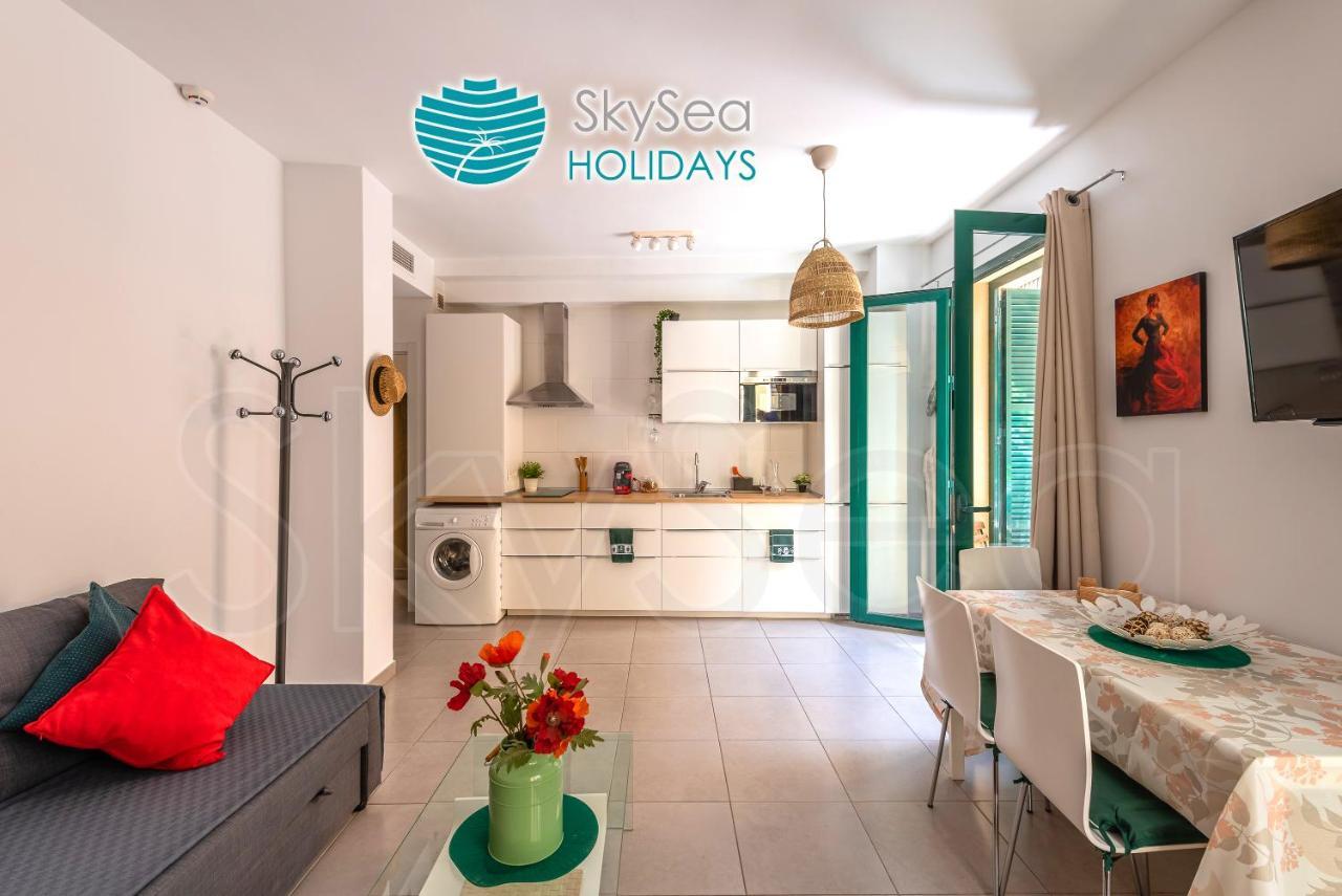 Skysea Holidays City Center Suites マラガ エクステリア 写真